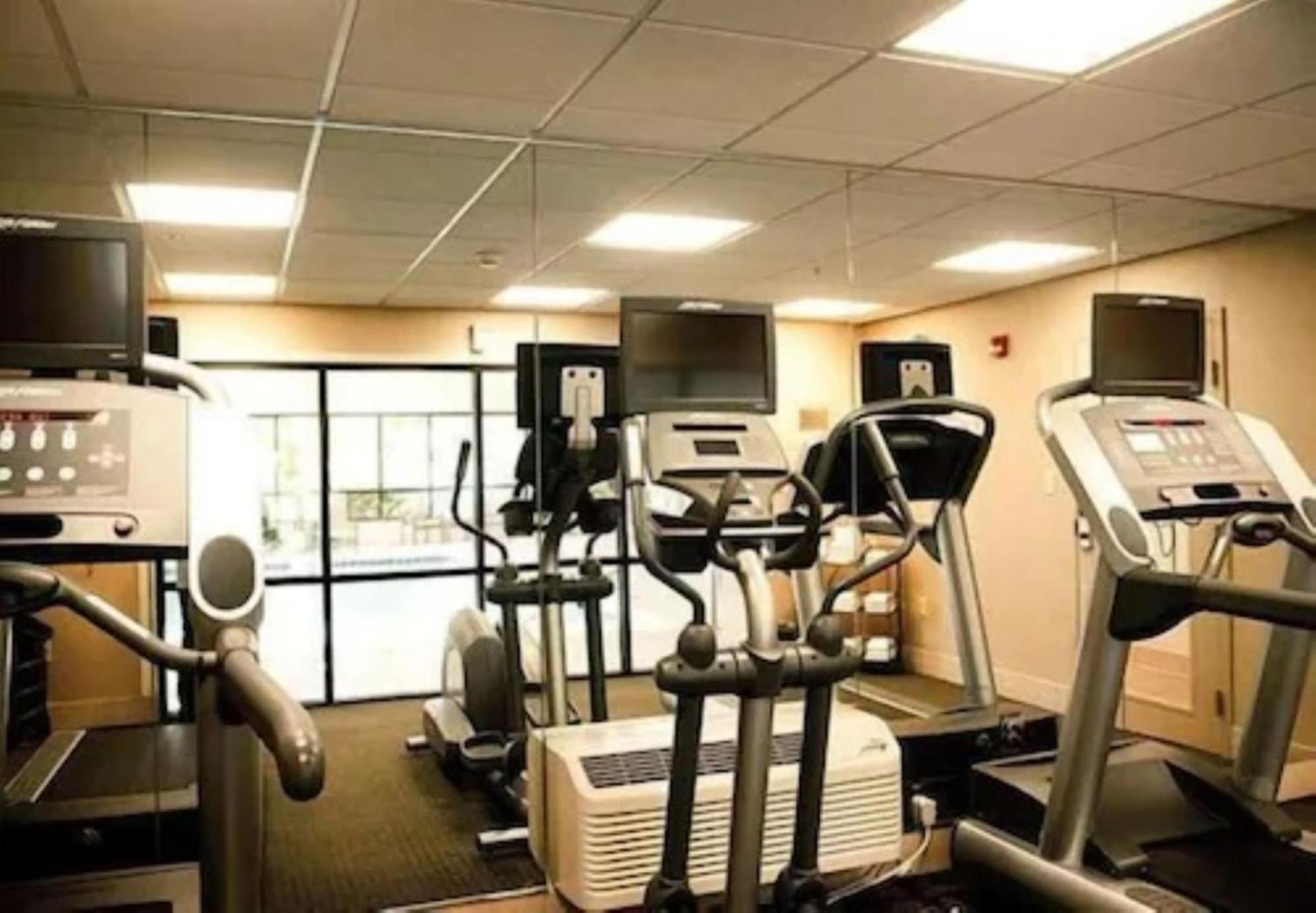 Chester Inn & Suites Sharonville Zewnętrze zdjęcie